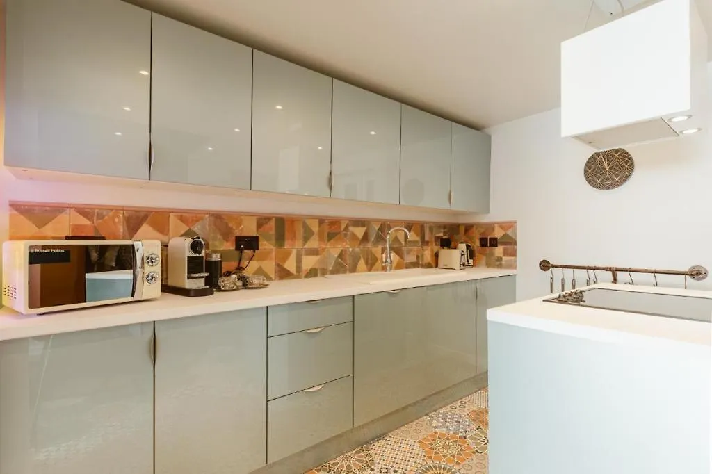 Villa Big House With En-Suites A Big Garden And Hot-Tub Near Tower Bridge London United Kingdom