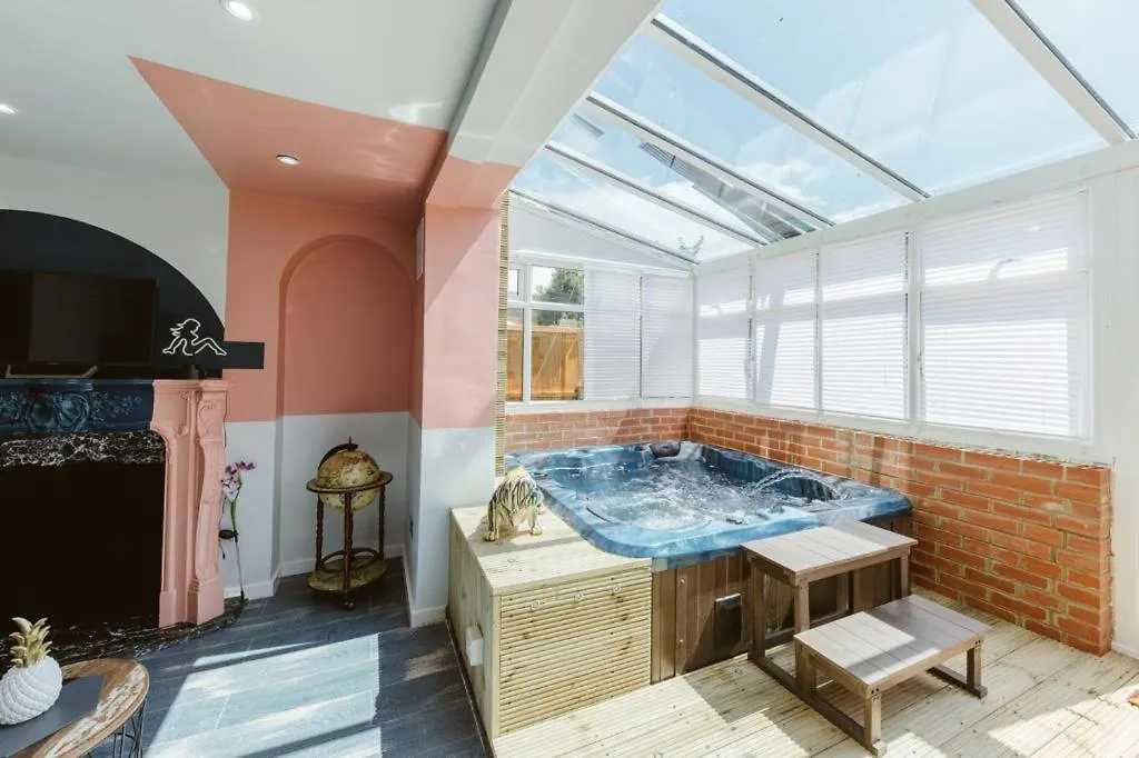 Villa Big House With En-Suites A Big Garden And Hot-Tub Near Tower Bridge London