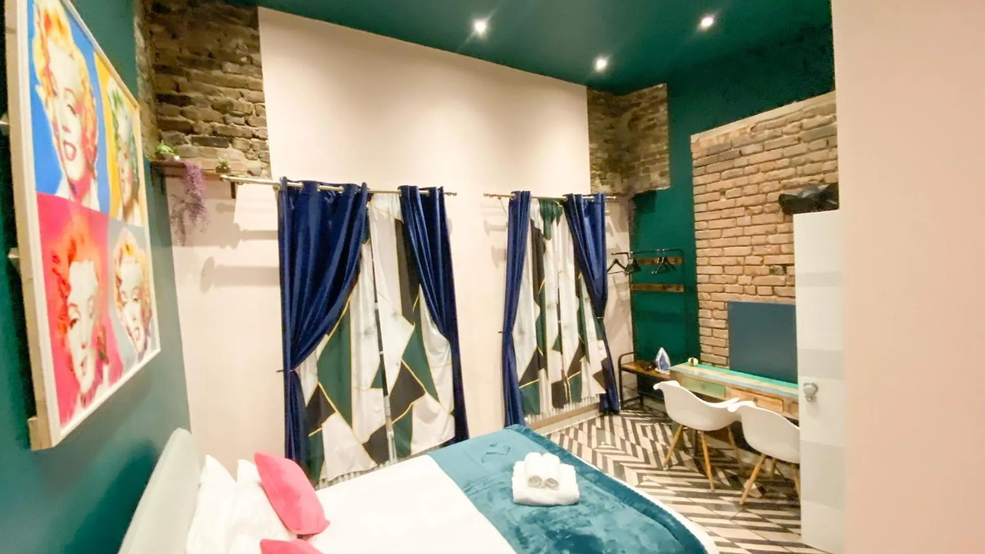Big House With En-Suites A Big Garden And Hot-Tub Near Tower Bridge London United Kingdom