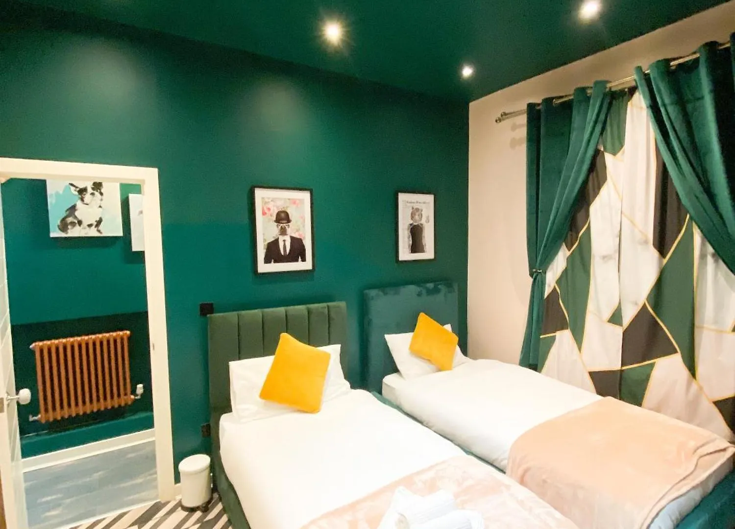 Big House With En-Suites A Big Garden And Hot-Tub Near Tower Bridge London Villa