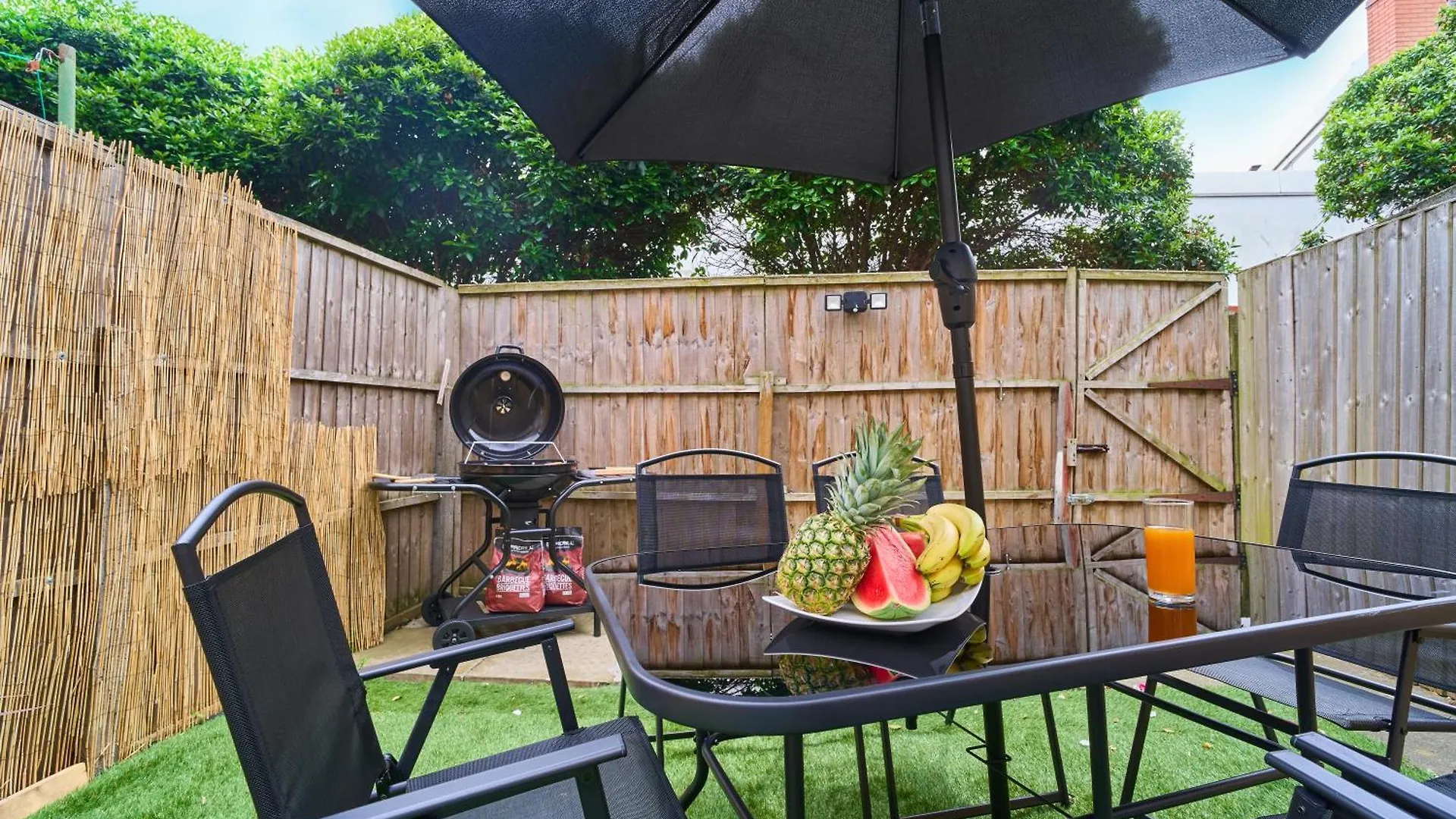 Big House With En-Suites A Big Garden And Hot-Tub Near Tower Bridge London Villa