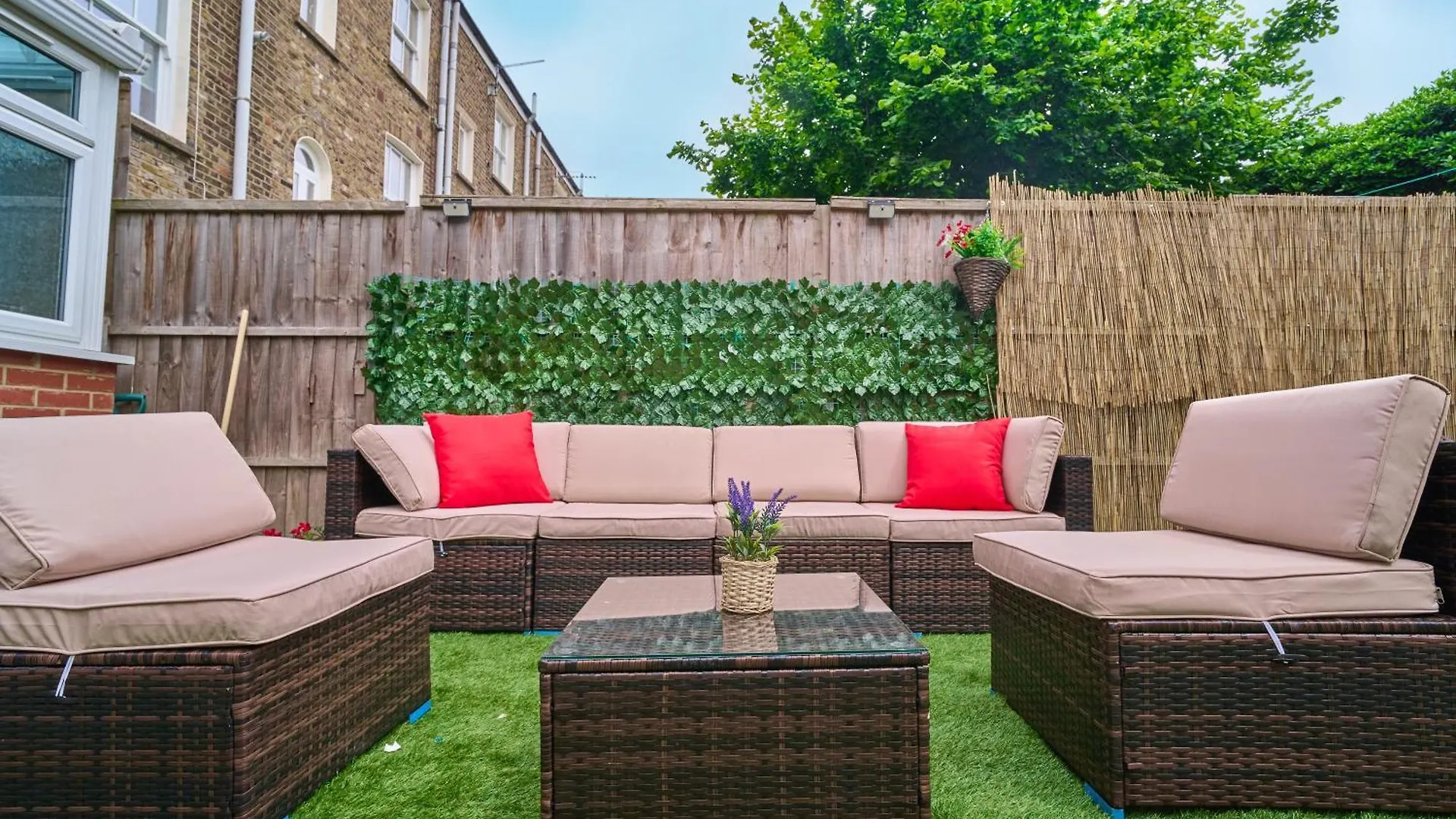 Big House With En-Suites A Big Garden And Hot-Tub Near Tower Bridge London